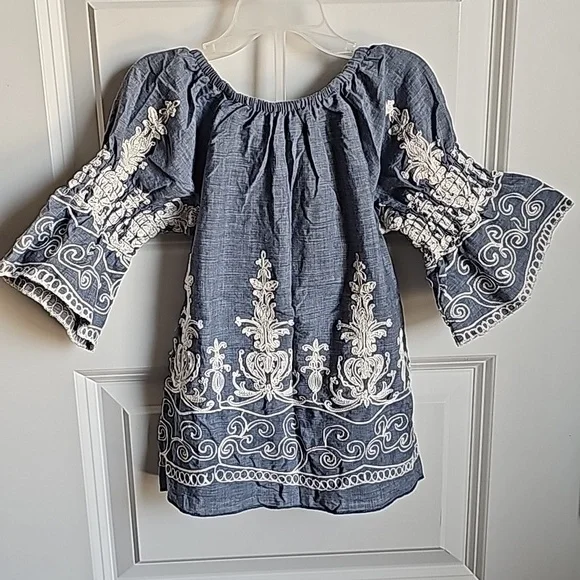 Embroidered Shirt With Flare Sleeves in Kids Size 2t EUC - Picture 5 of 6